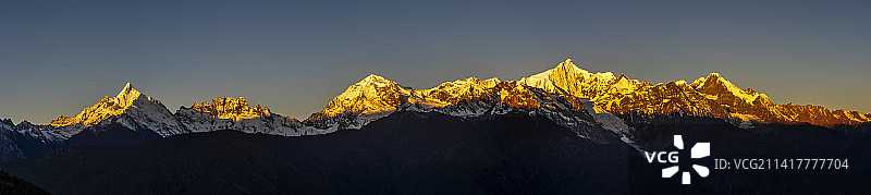 梅里雪山日照金山图片素材