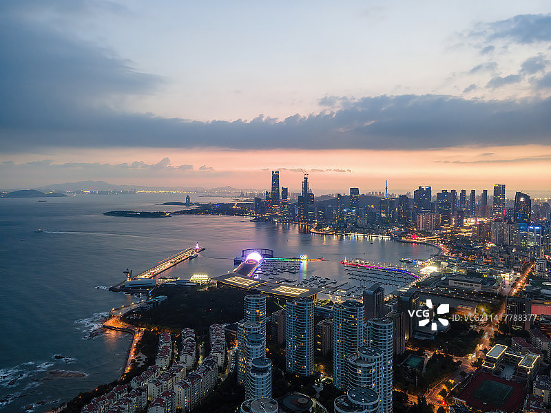 航拍青岛前海一线城市夜景图片素材