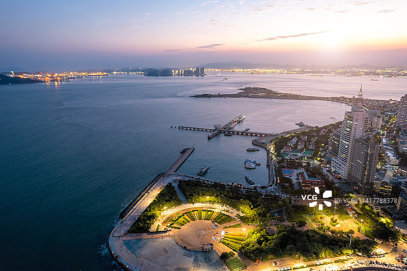 航拍青岛前海一线城市夜景图片素材