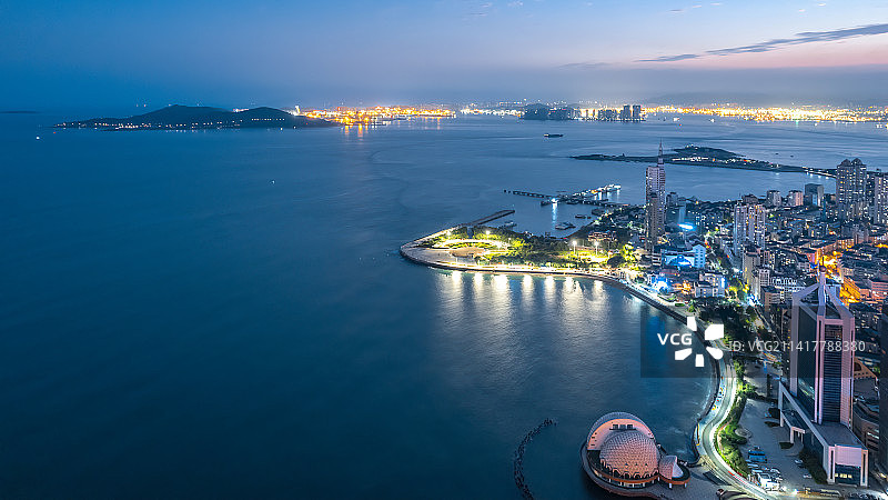 航拍青岛前海一线城市夜景图片素材
