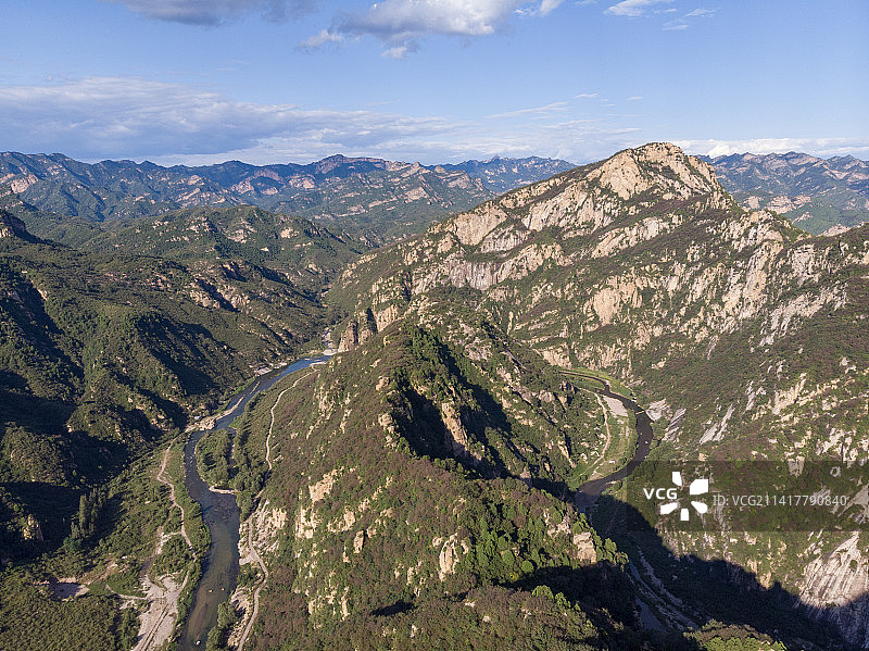 夏天峡谷河流航拍风景图片素材