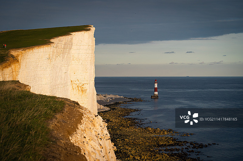 英国布莱顿白崖与灯塔 日落时分图片素材