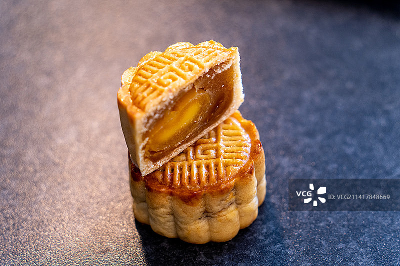 广式手工月饼特写图片素材