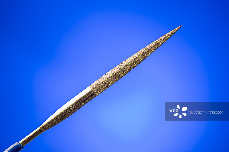 手工工具各种钢锉刀特写蓝色背景图片素材