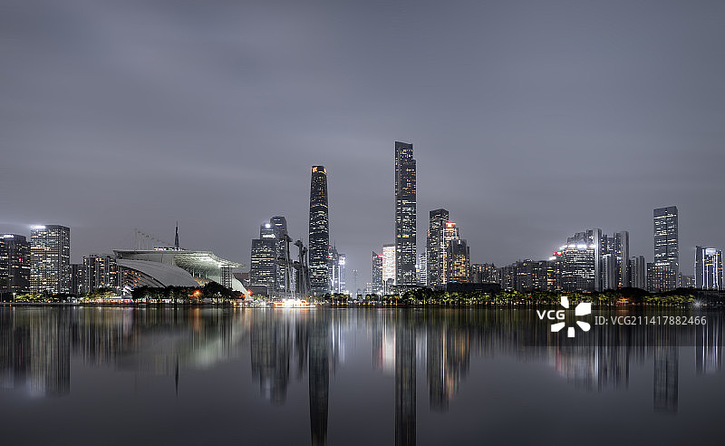 广州城市夜景中轴线倒影图片素材