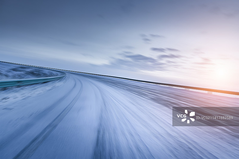 雪地道路汽车广告背景图图片素材