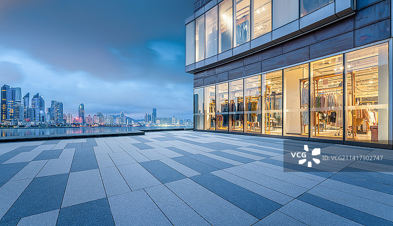 购物中心与城市天际线夜景图片素材