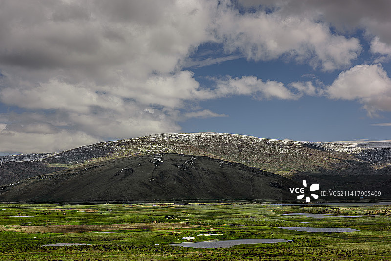 新疆阿勒泰地区清河县风光怡人图片素材