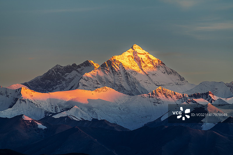 西藏日喀则市定日县珠穆朗玛峰风景图片素材