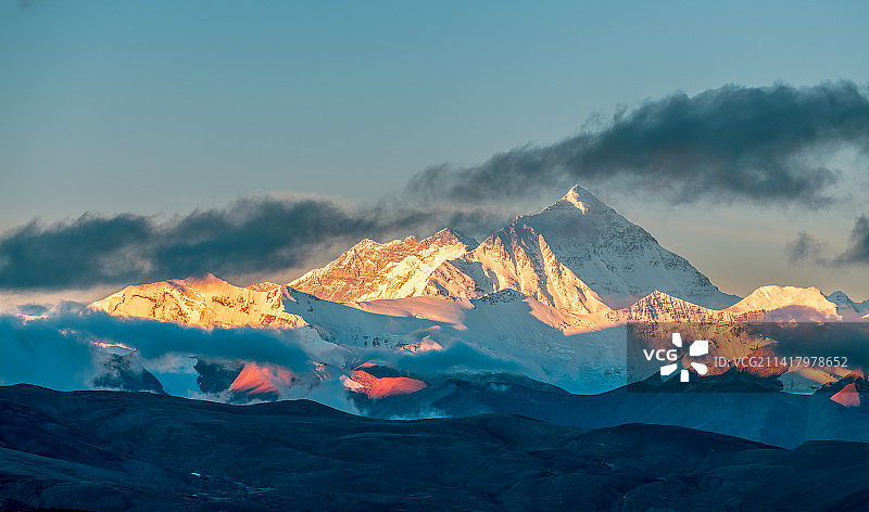 西藏日喀则市定日县珠穆朗玛峰风景图片素材