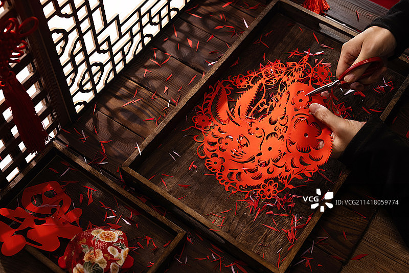 兔年春节剪纸贴窗花图片素材