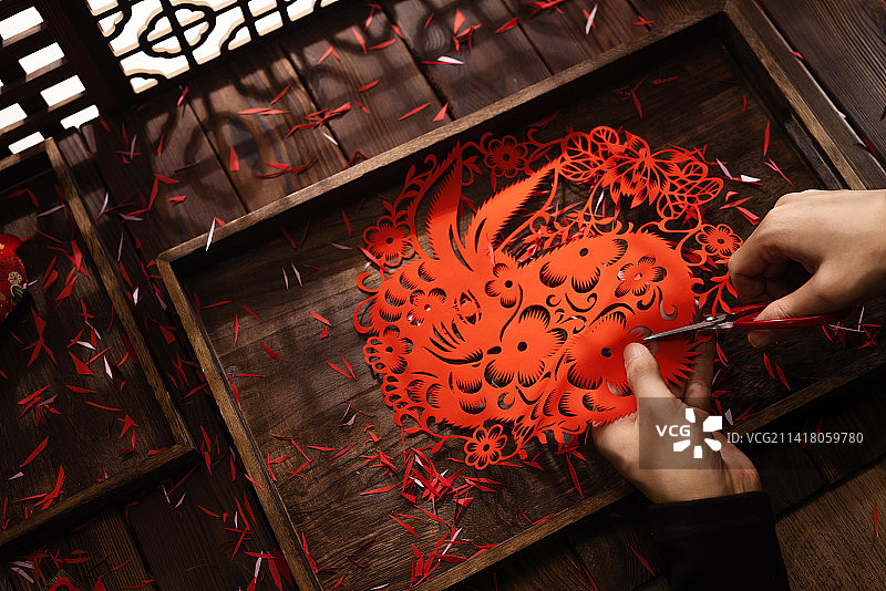 兔年春节剪纸贴窗花图片素材