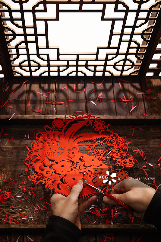 兔年春节剪纸贴窗花图片素材