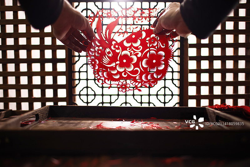 兔年春节剪纸贴窗花图片素材