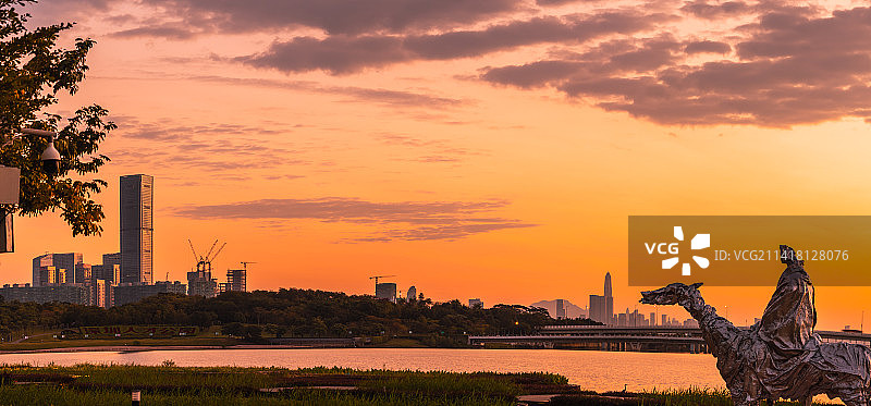 深圳湾人才公园 - 旭日初升，骑士出征图片素材