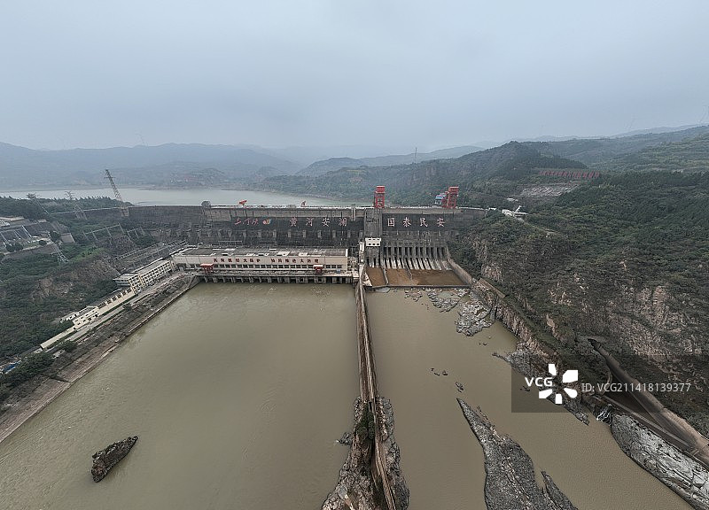 位河南省三门峡市区东北部黄河三门峡大坝AAA级旅游景区航拍全景图片素材