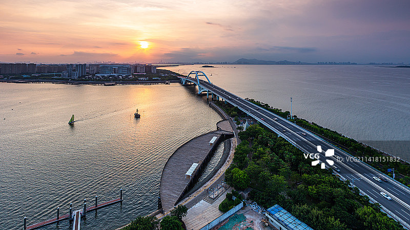 夕阳下的五缘湾图片素材