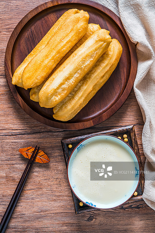 中国传统早餐油条豆浆图片素材