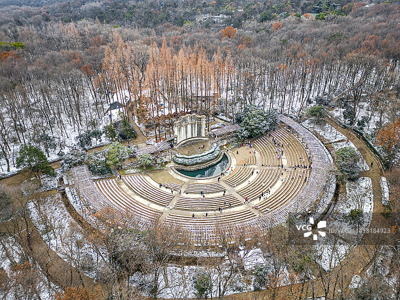 南京音乐台初雪图片素材