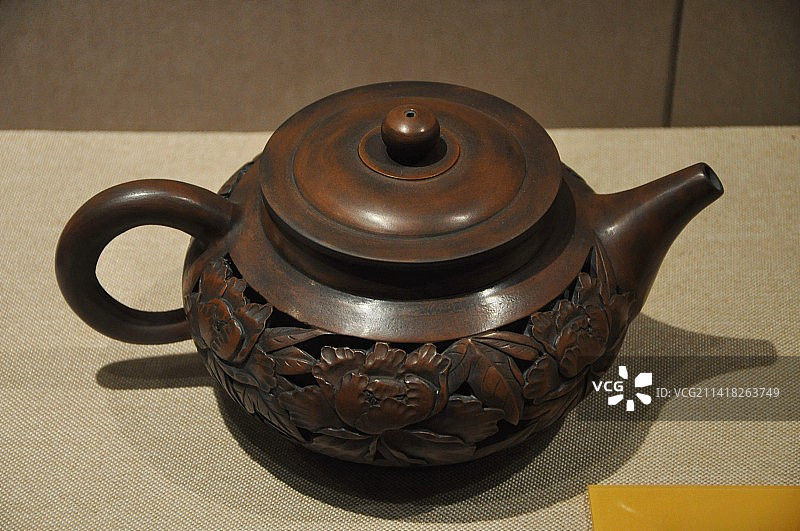 建水紫陶壶图片素材