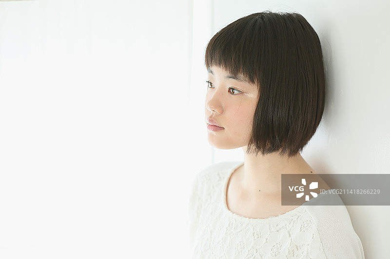 留着短发的日本年轻女人图片素材