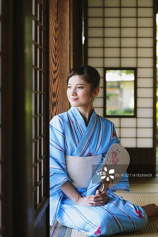 身穿浴衣的日本女人图片素材