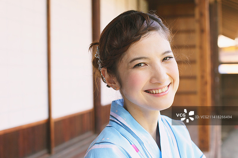 身穿浴衣的日本女人图片素材