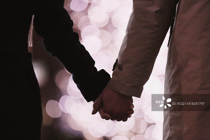 情侣手牵手背影图片素材