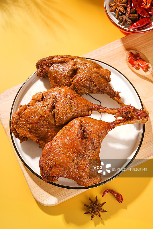 鸭腿  酱卤味小吃 休闲零食  熟食即食  静物拍摄图片素材