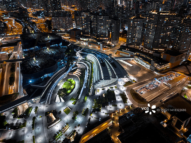 夜幕下的香港西九龙高铁站图片素材