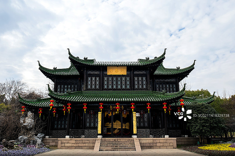 雪后的扬州瘦西湖二十桥景区熙春台图片素材