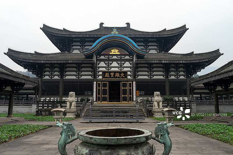 中国四川省眉山市洪雅县柳江光明寺图片素材