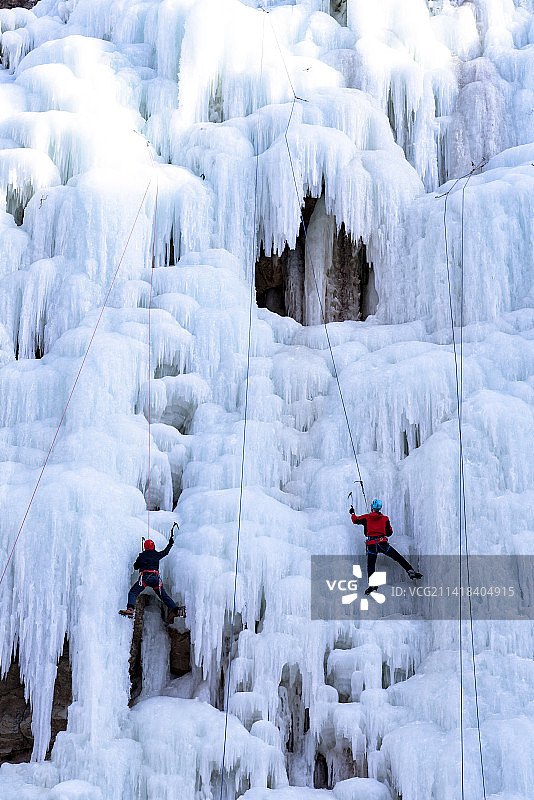 北京冬季虎峪冰瀑布攀冰者户外运动冰雪项目图片素材