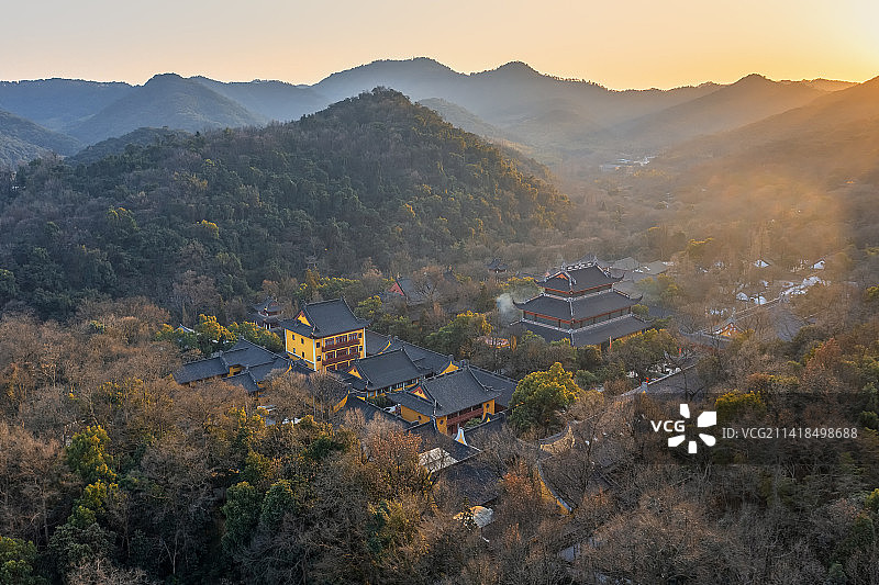 杭州灵隐寺日落全景图片素材