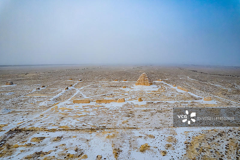 雪后贺兰山下西夏陵风光图片素材