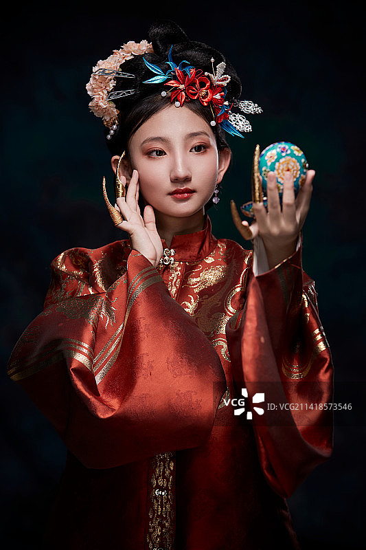 身穿明朝古装汉服的东方少女图片素材