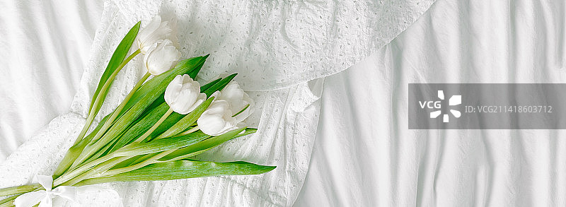 白色郁金香，哈萨克斯坦春季复活节假日横幅设计图片素材