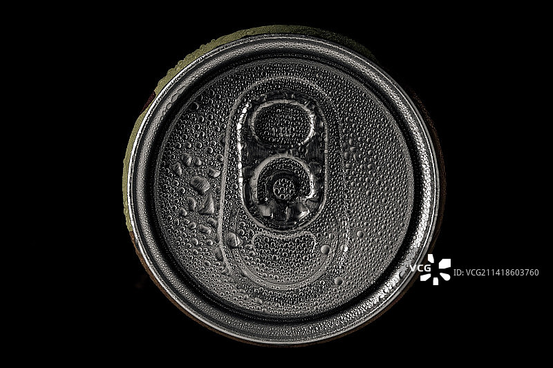 黑色背景金属容器俯视图图片素材