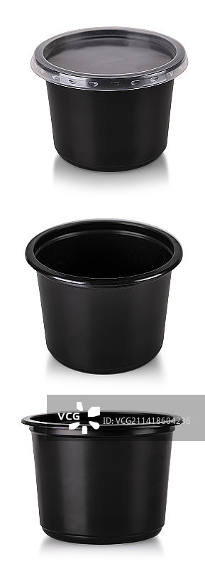 白色背景上的一组黑色塑料开盖食品罐图片素材