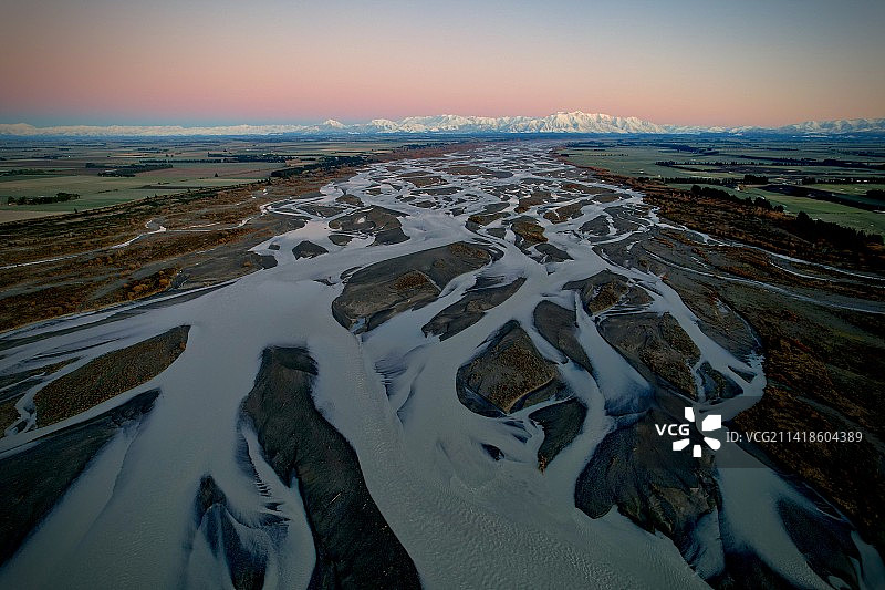 怀马卡里里河日落海景航拍，坎特伯雷，新西兰图片素材