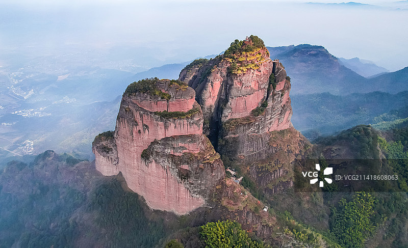 领略中国丹霞第一奇峰，江郎山风景区的“三爿石”图片素材