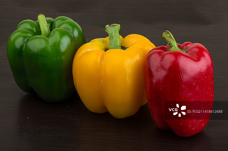 罗马尼亚阿拉德桌子上的甜椒特写图片素材