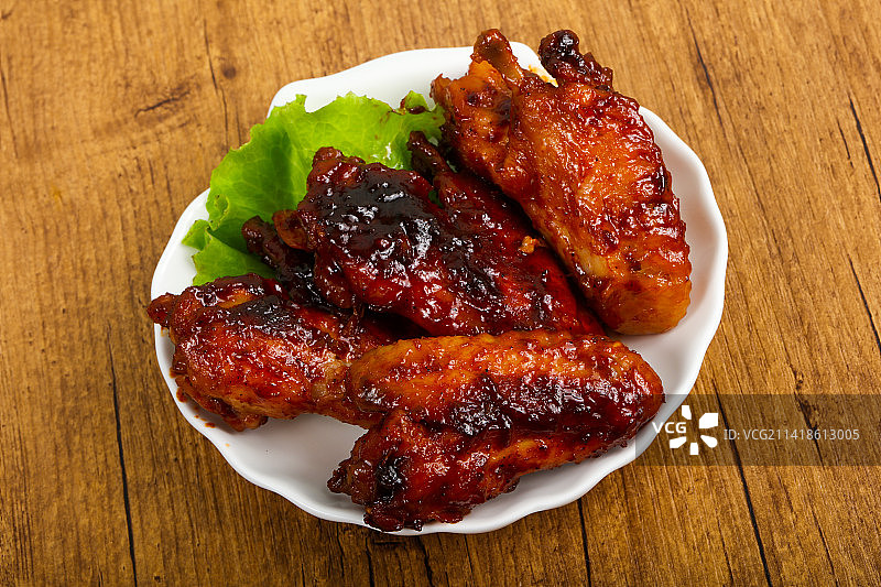 罗马尼亚阿拉德：盘子里肉的俯视图图片素材