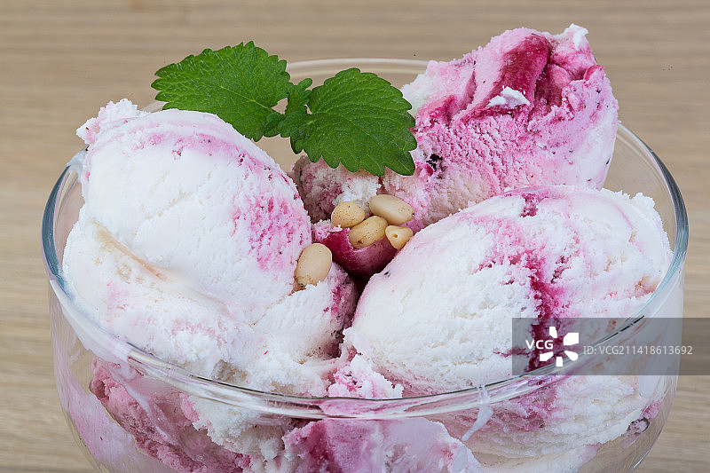 雪松薄荷冰淇淋，罗马尼亚阿拉德图片素材