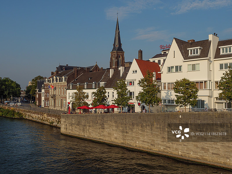 荷兰马斯特里赫特河畔建筑景观图片素材
