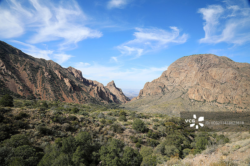 美国大本德国家公园的岩石山脉风光图片素材