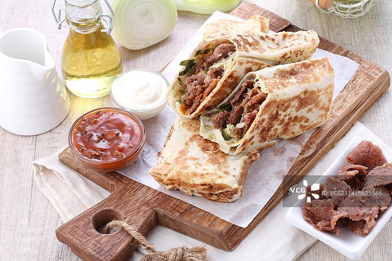 印度尼西亚西爪哇勿加泗市餐桌上早餐的高角度视图图片素材