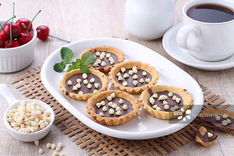 桌子上的早餐俯视图，勿加泗市，西爪哇，印度尼西亚图片素材