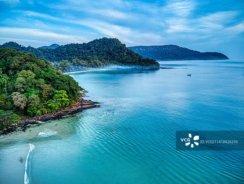 泰国阁骨岛海湾的雾景图片素材