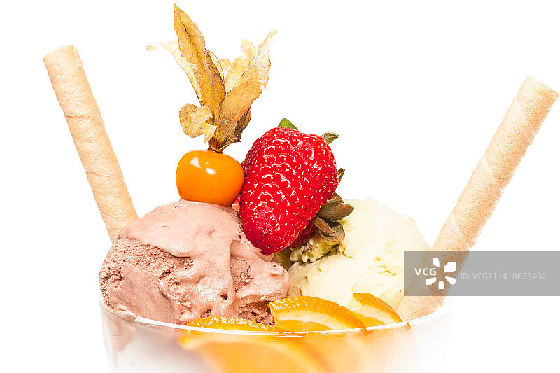 碗里的酸奶巧克力冰淇淋特写，罗马尼亚图片素材